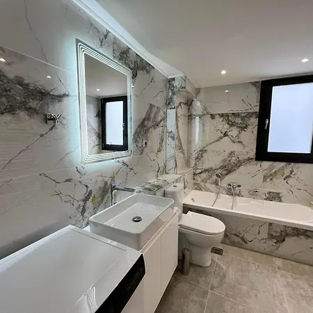 Elegant And Stylish With Pool *