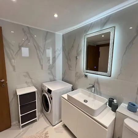 Elegant And Stylish With Pool